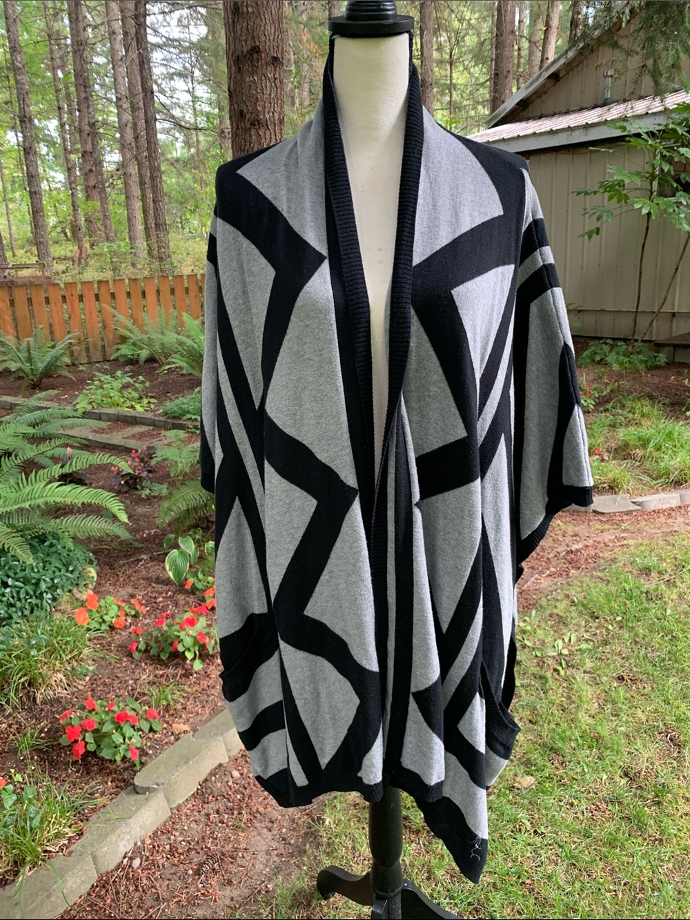 Mossimo Black and Gray Geometric Open-Front Cardigan